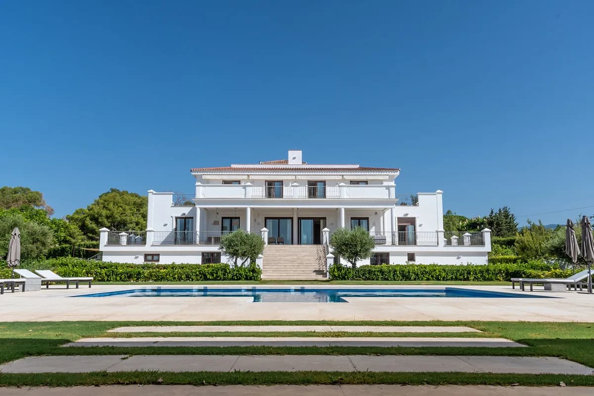 5 Bedroom Detached Villa for Sale in Guadalmina Alta, Málaga