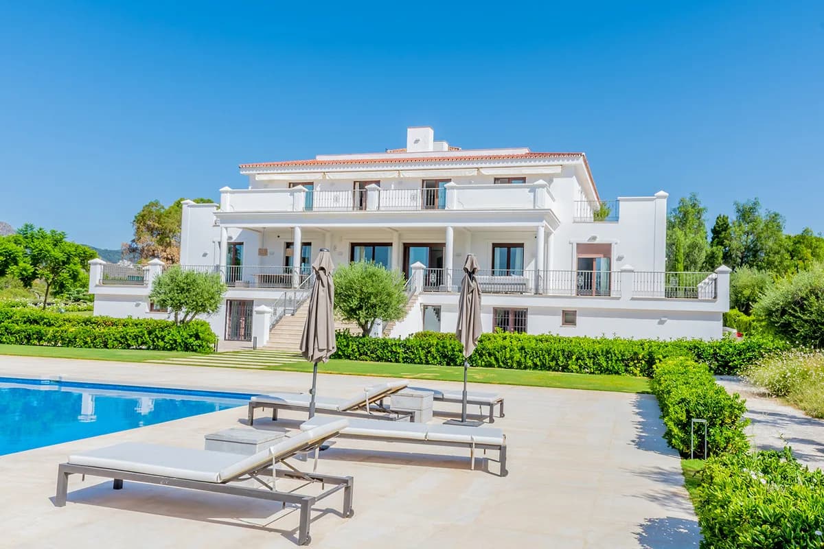 5 Bedroom Detached Villa for Sale in Guadalmina Alta, Málaga - Image 4