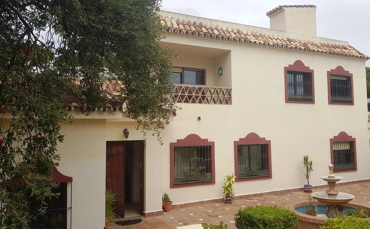 5 Bedroom Detached Villa for Sale in Elviria, Málaga - Image 2