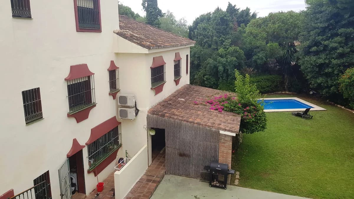 5 Bedroom Detached Villa for Sale in Elviria, Málaga - Image 3