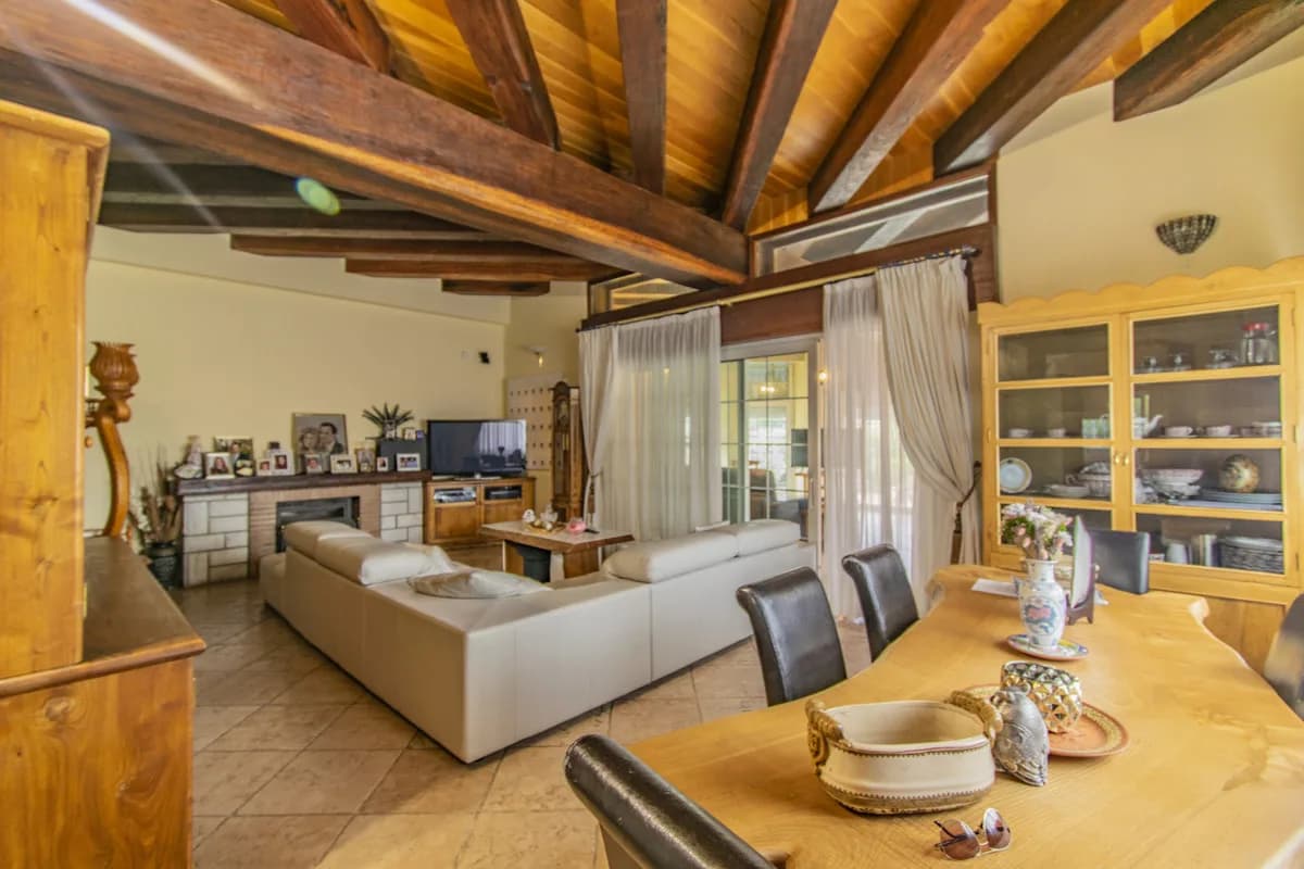 4 Bedroom Detached Villa for Sale in San Pedro de Alcántara, Málaga - Image 3