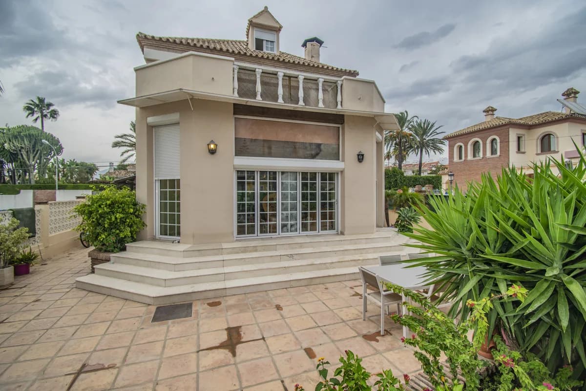 4 Bedroom Detached Villa for Sale in San Pedro de Alcántara, Málaga - Image 7