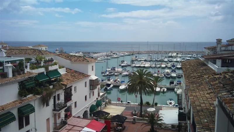 5 Bedroom Penthouse for Sale in La Duquesa, Málaga - Image 3
