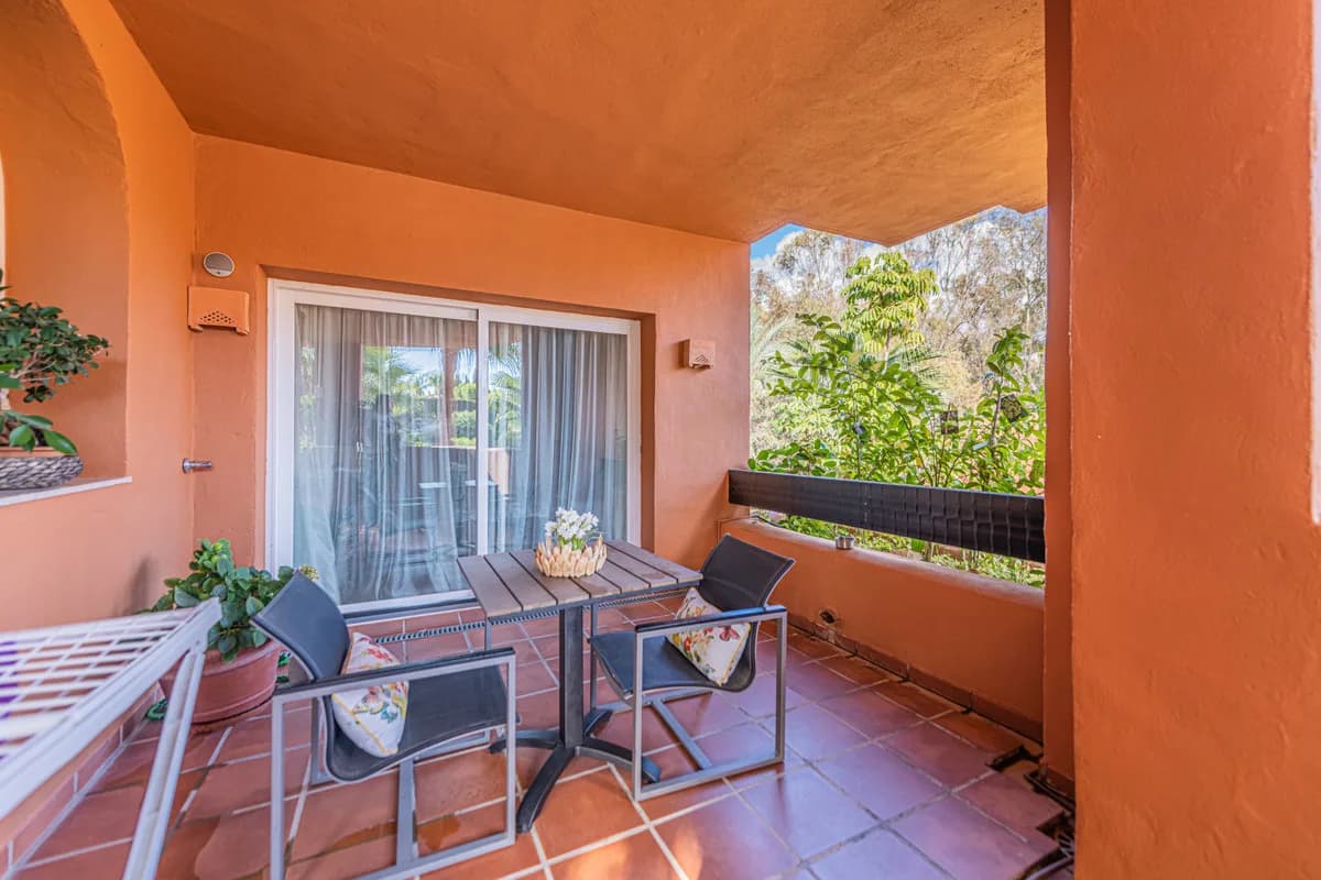 3 Bedroom Middle Floor Apartment for Sale in Nueva Andalucía, Málaga - Image 2