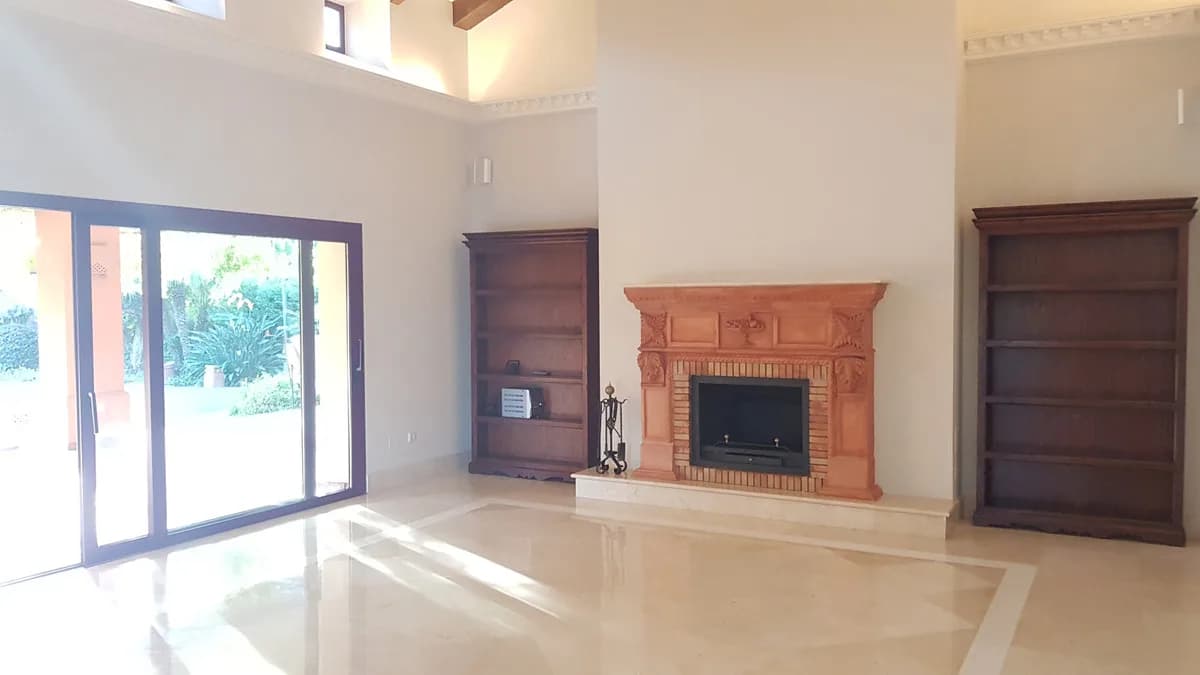 4 Bedroom Detached Villa for Sale in Sierra Blanca, Málaga - Image 9