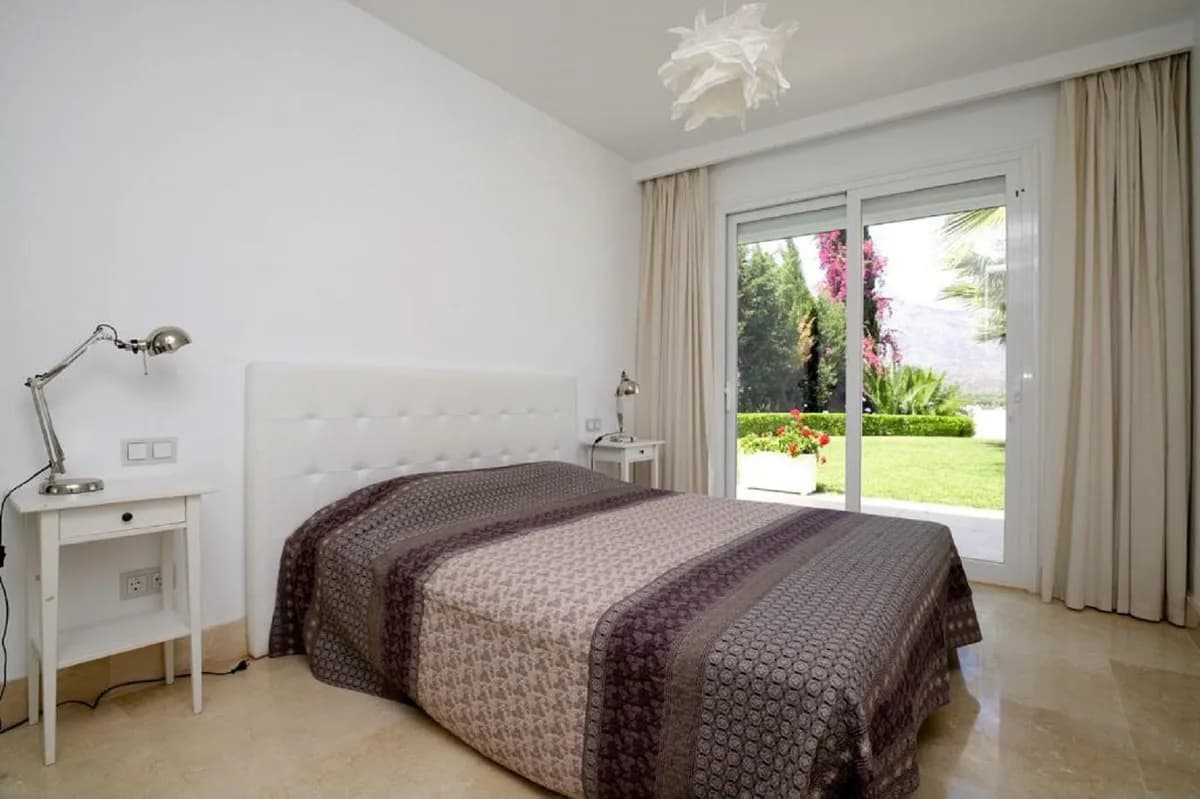 6 Bedroom Detached Villa for Sale in Las Brisas, Málaga - Image 9