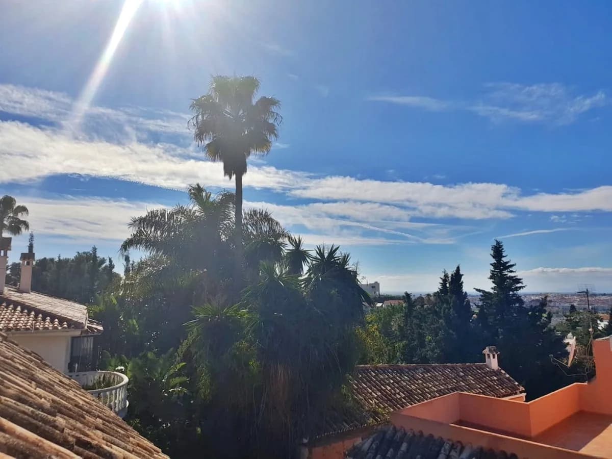 5 Bedroom Detached Villa for Sale in Nueva Andalucía, Málaga - Image 6