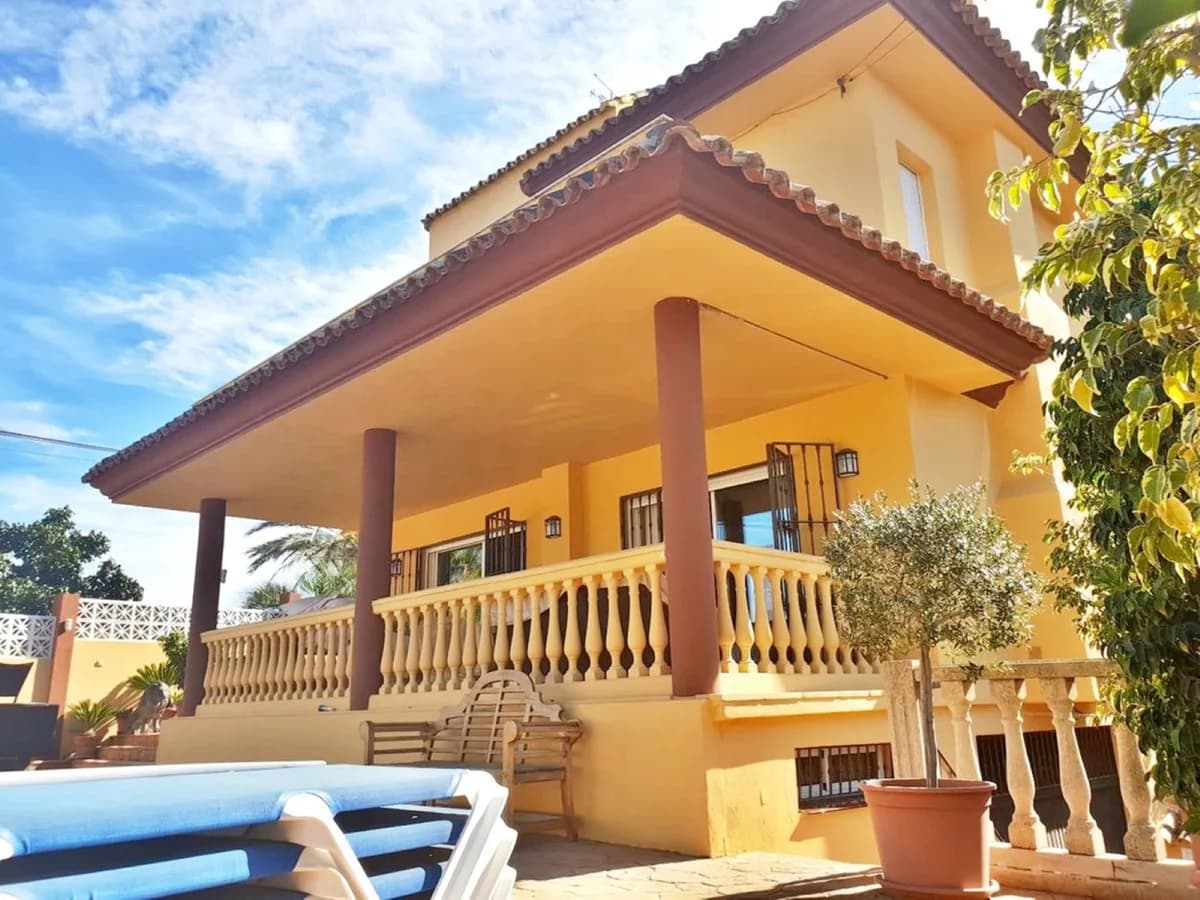 5 Bedroom Detached Villa for Sale in Nueva Andalucía, Málaga - Image 9