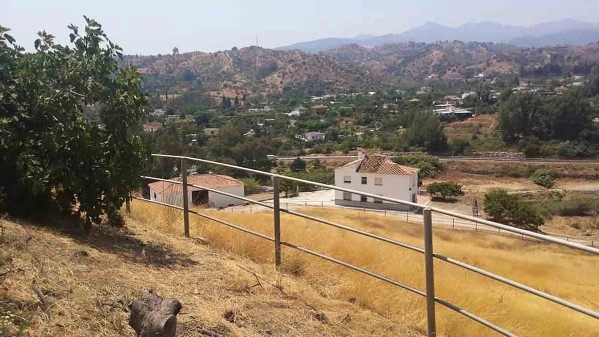 6 Bedroom Finca - Cortijo for Sale in Coín, Málaga - Image 2