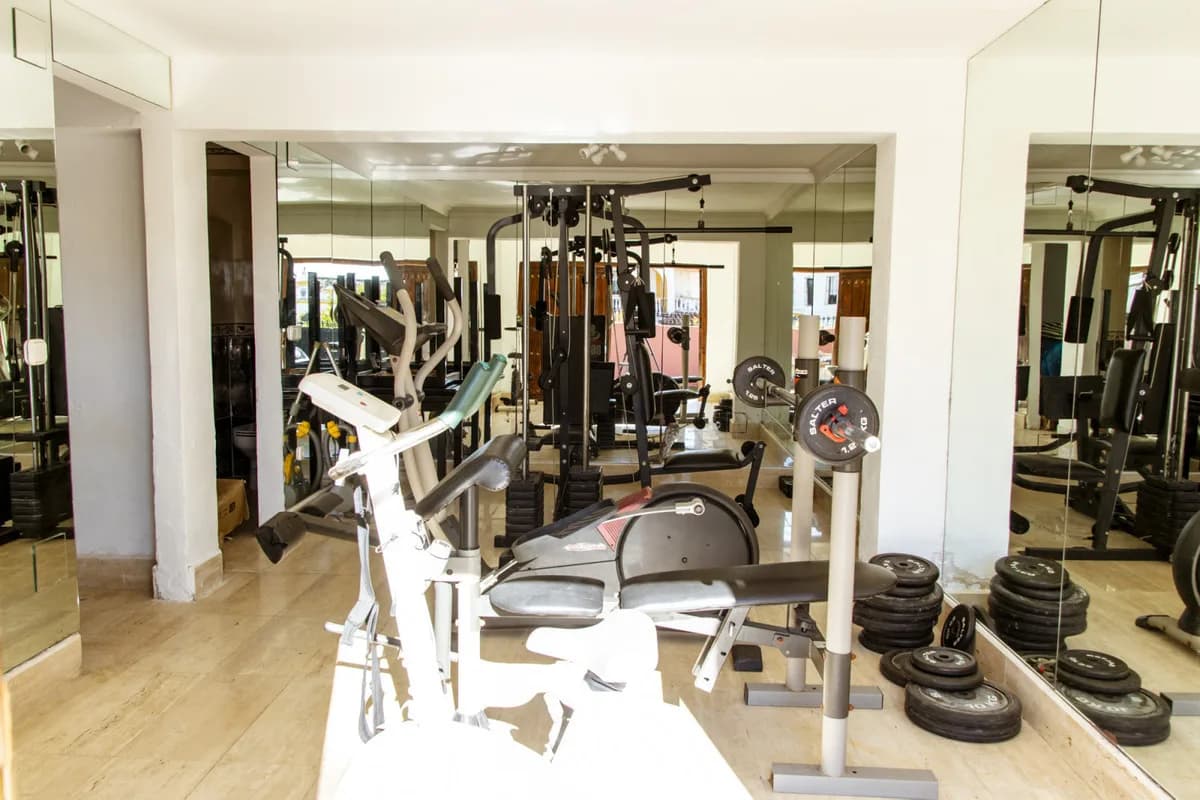 6 Bedroom Detached Villa for Sale in Estepona, Málaga - Image 4