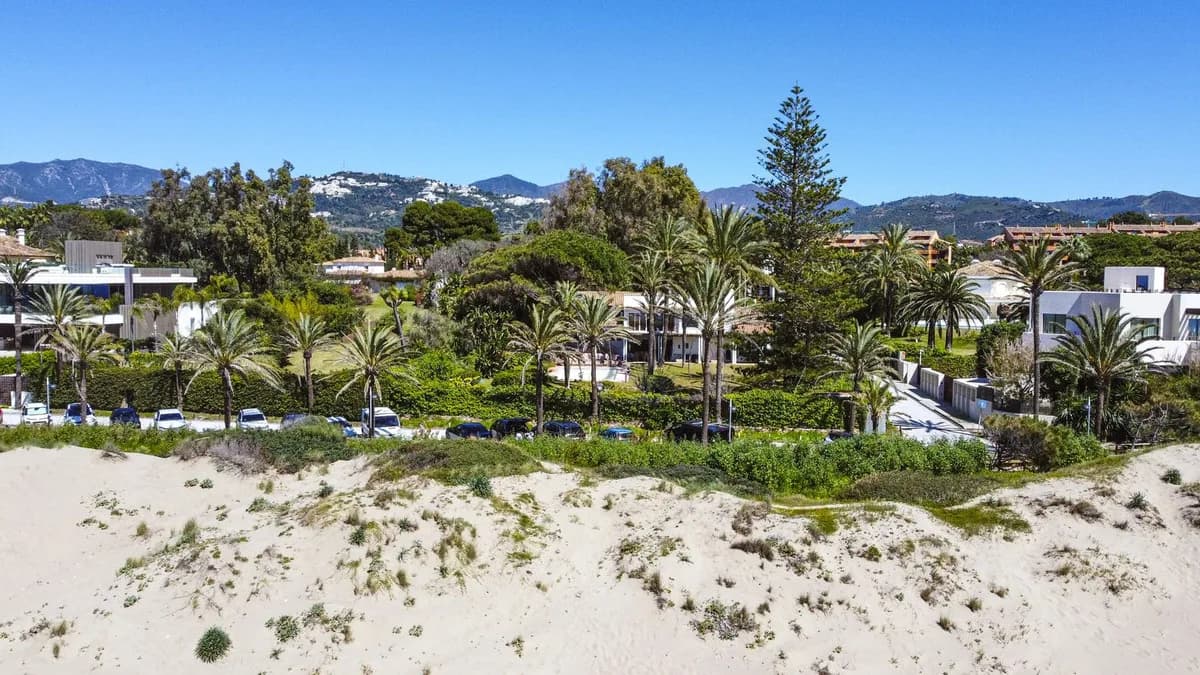 5 Bedroom Detached Villa for Sale in Los Monteros, Málaga - Image 2