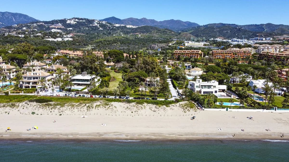 5 Bedroom Detached Villa for Sale in Los Monteros, Málaga - Image 3