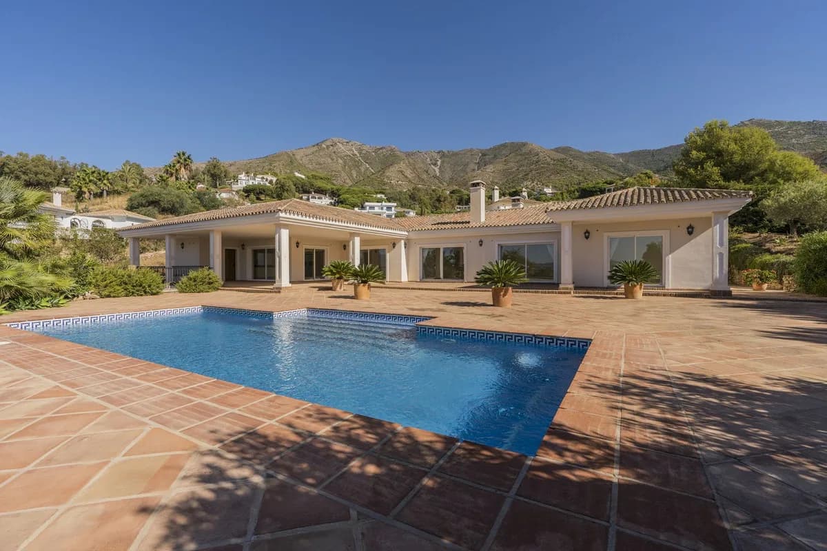 5 Bedroom Detached Villa for Sale in Valtocado, Málaga