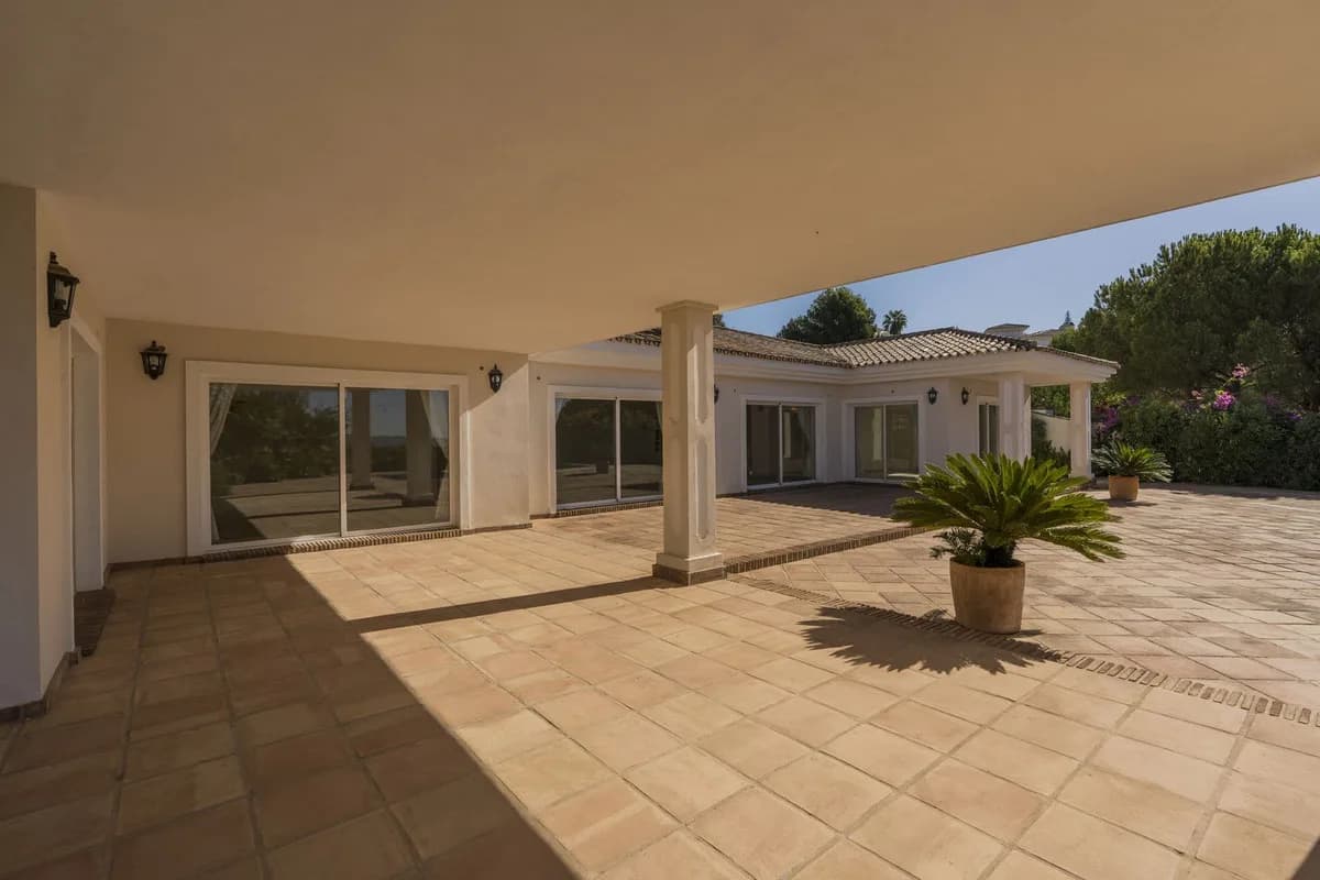 5 Bedroom Detached Villa for Sale in Valtocado, Málaga - Image 2