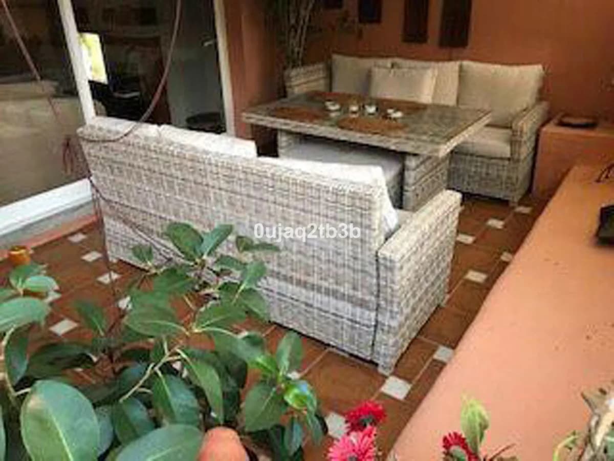 3 Bedroom Middle Floor Apartment for Sale in New Golden Mile, Málaga - Image 4