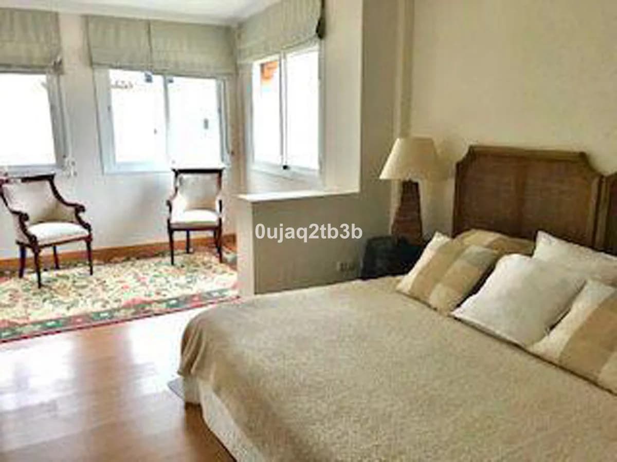 3 Bedroom Middle Floor Apartment for Sale in New Golden Mile, Málaga - Image 6