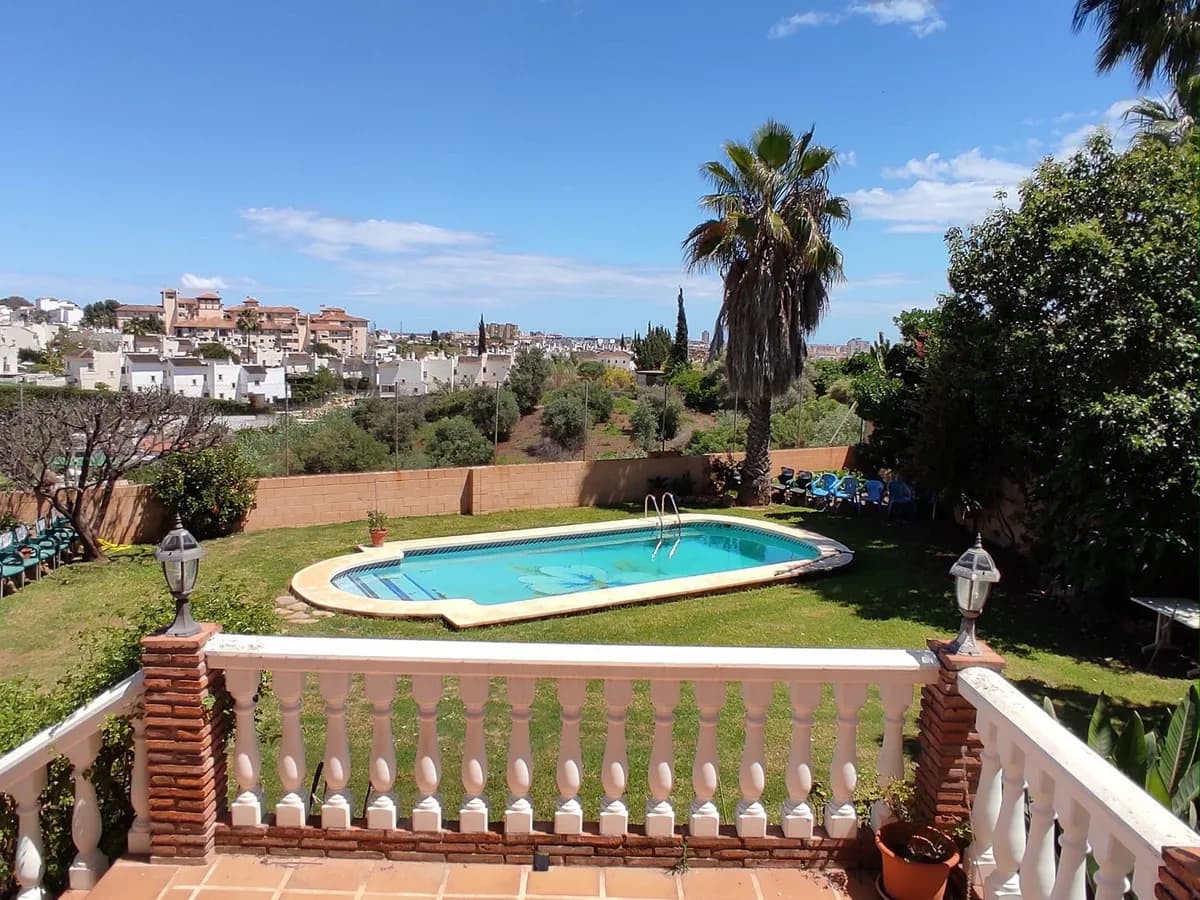 4 Bedroom Detached Villa for Sale in Mijas Costa, Málaga - Image 3