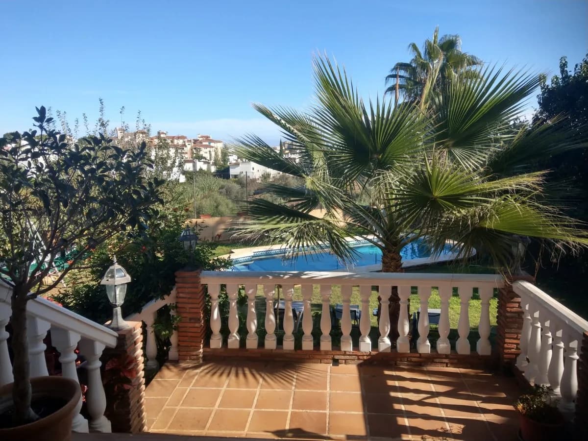 4 Bedroom Detached Villa for Sale in Mijas Costa, Málaga - Image 7