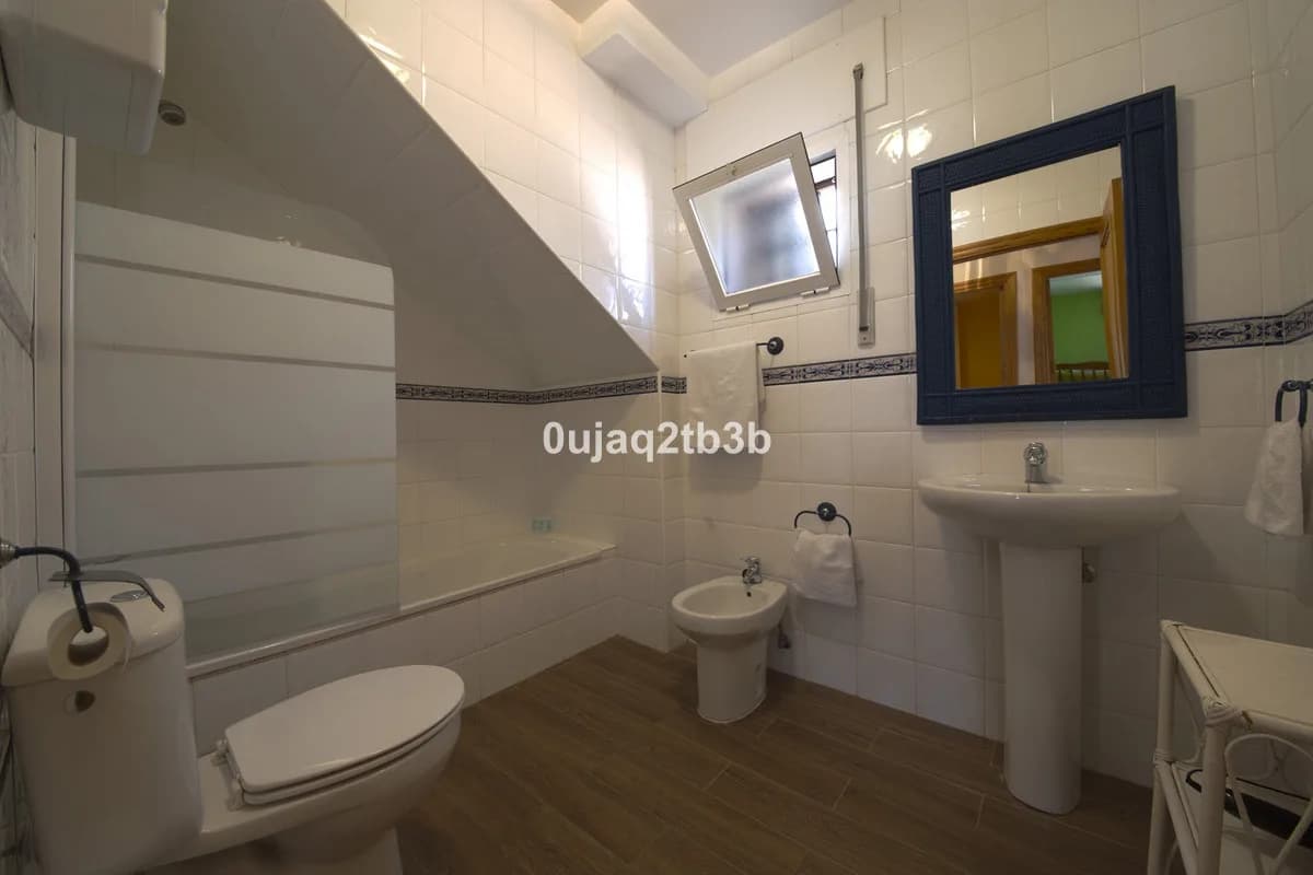 6 Bedroom Detached Villa for Sale in Estepona, Málaga - Image 6