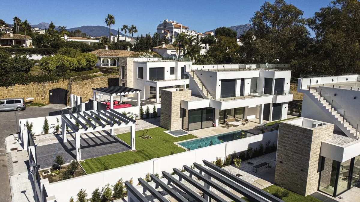 5 Bedroom Detached Villa for Sale in Atalaya, Málaga - Image 5