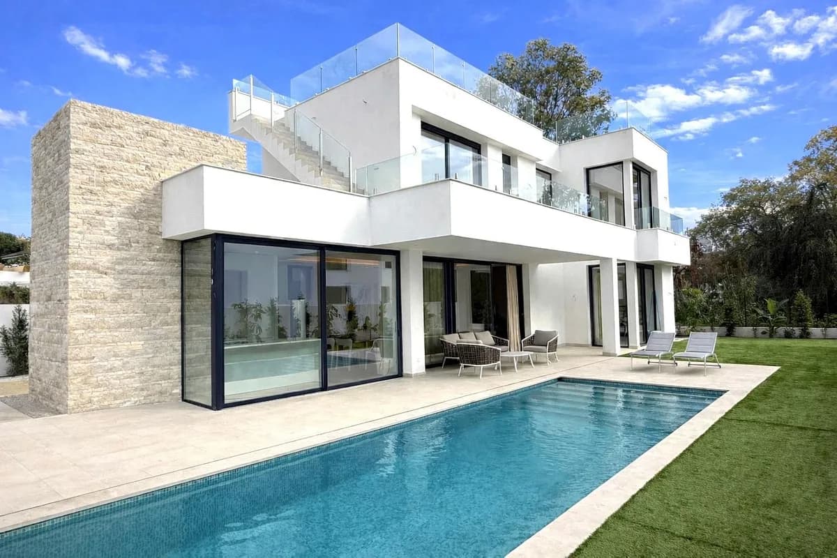 5 Bedroom Detached Villa for Sale in Atalaya, Málaga - Image 6