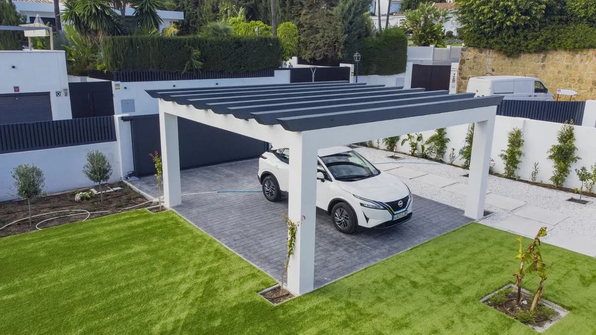 5 Bedroom Detached Villa for Sale in Atalaya, Málaga - Image 7