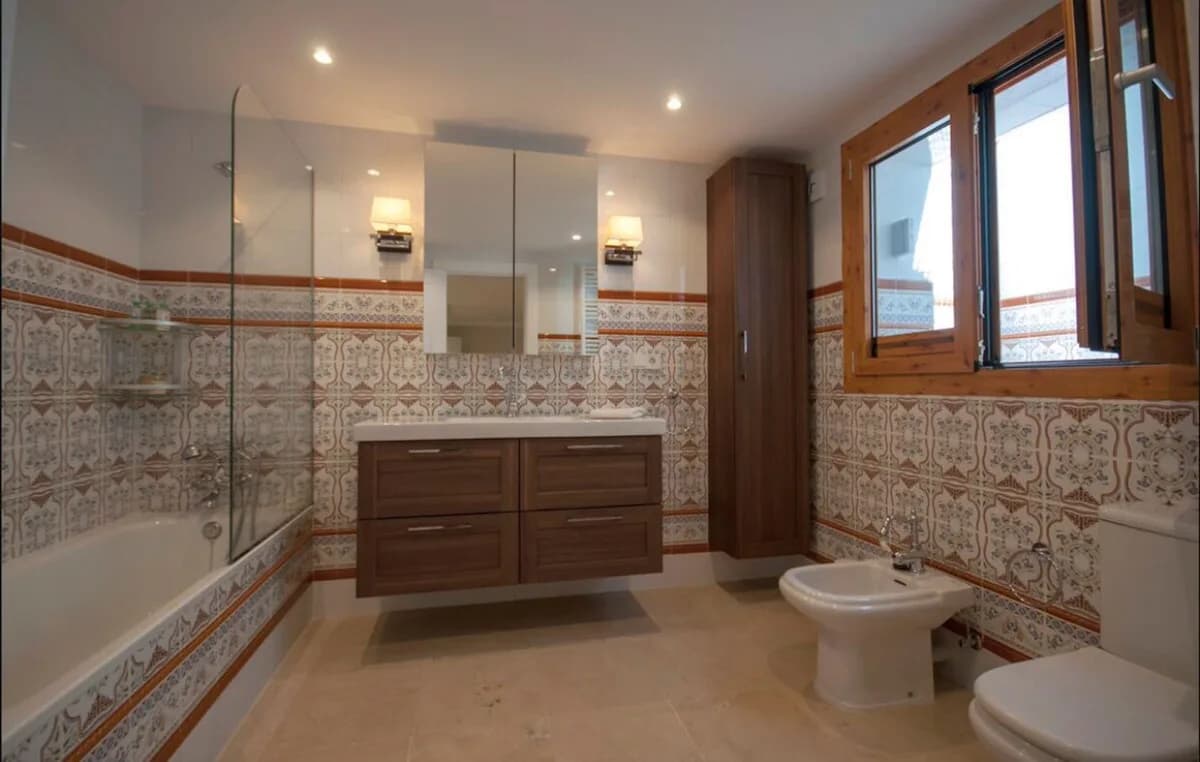 5 Bedroom Detached Villa for Sale in Sierra Blanca, Málaga - Image 5