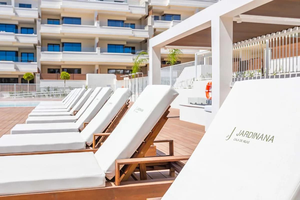2 Bedroom Middle Floor Apartment for Sale in La Cala de Mijas, Málaga - Image 2