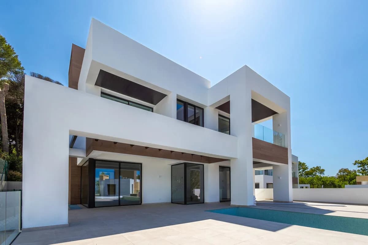 4 Bedroom Detached Villa for Sale in The Golden Mile, Málaga - Image 2