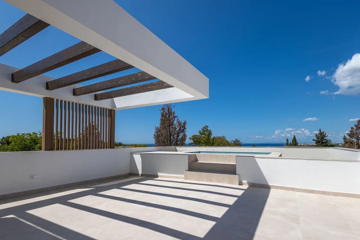 4 Bedroom Detached Villa for Sale in The Golden Mile, Málaga - Image 4