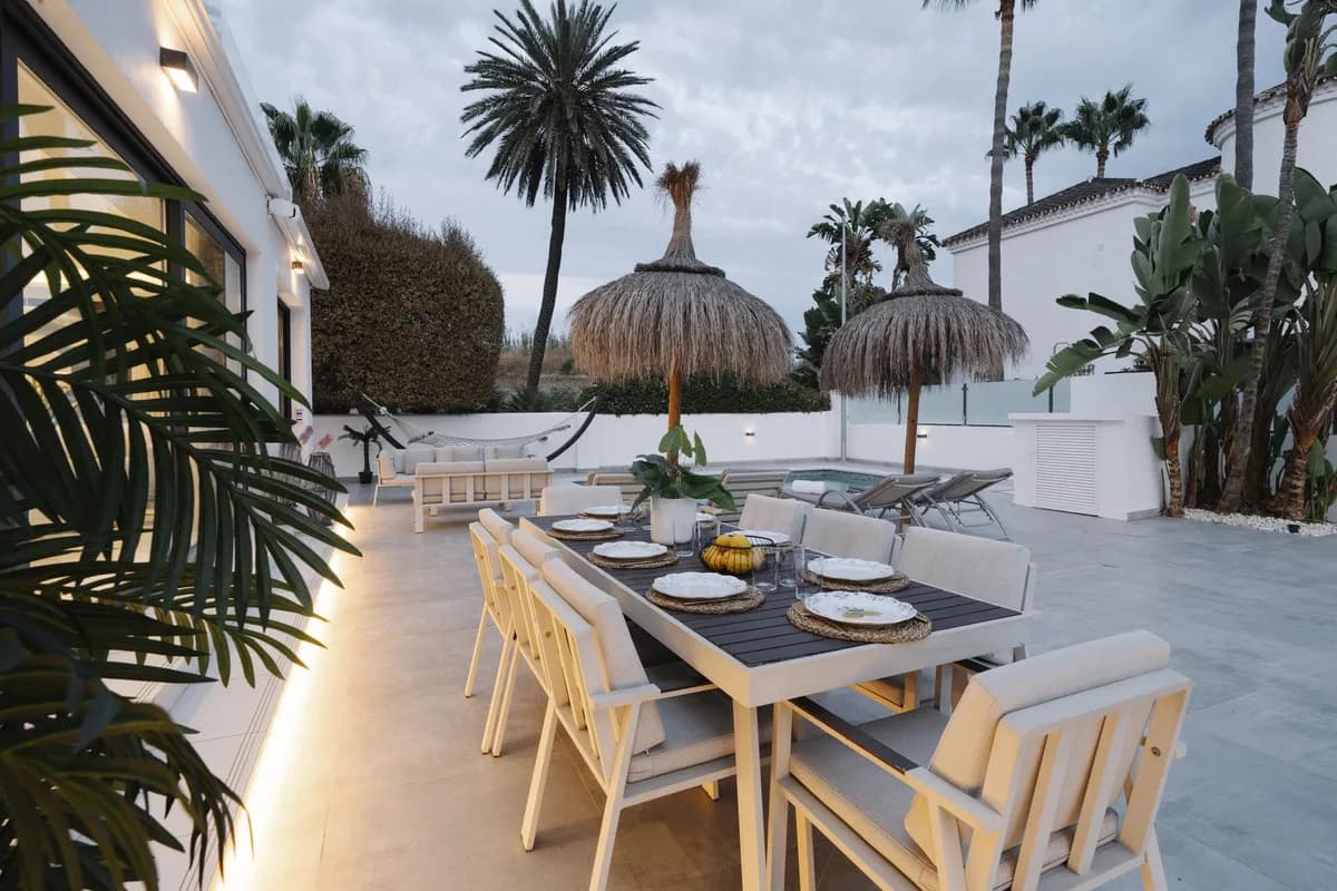 4 Bedroom Detached Villa for Sale in Nueva Andalucía, Málaga - Image 4