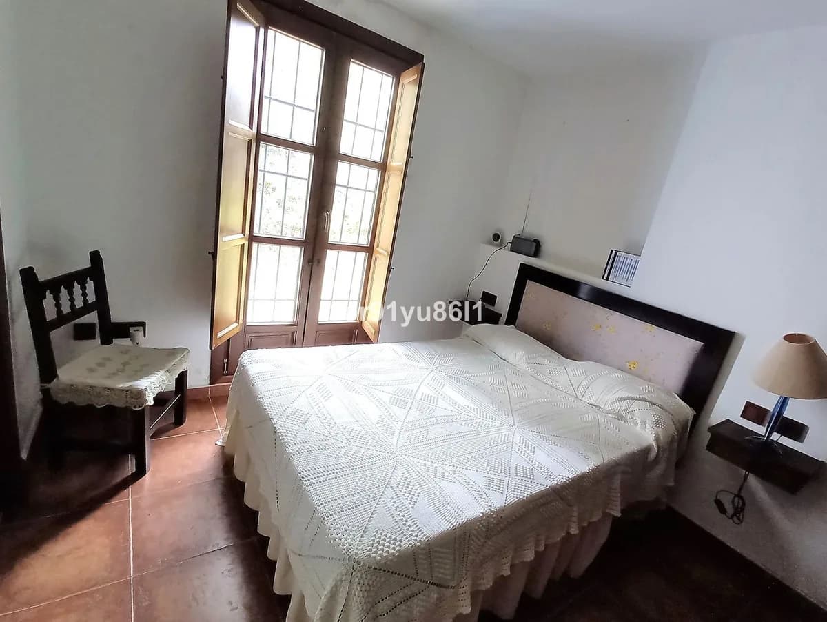 5 Bedroom Finca - Cortijo for Sale in Casares, Málaga - Image 9