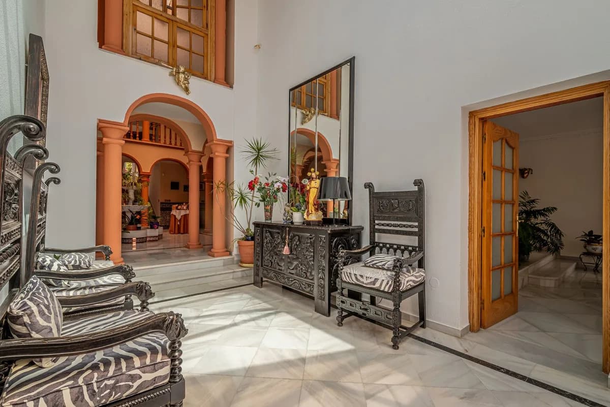 4 Bedroom Detached Villa for Sale in Benalmadena, Málaga - Image 4
