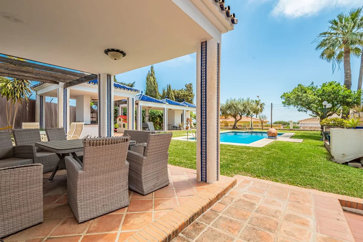 4 Bedroom Detached Villa for Sale in Benalmadena, Málaga - Image 8