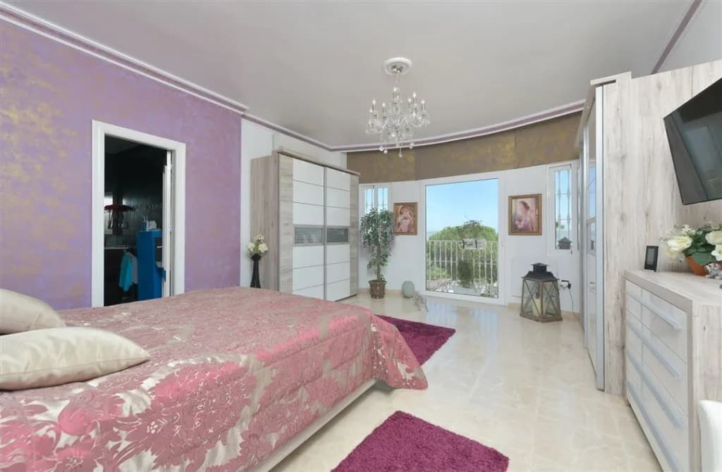 9 Bedroom Detached Villa for Sale in Alhaurín de la Torre, Málaga - Image 3