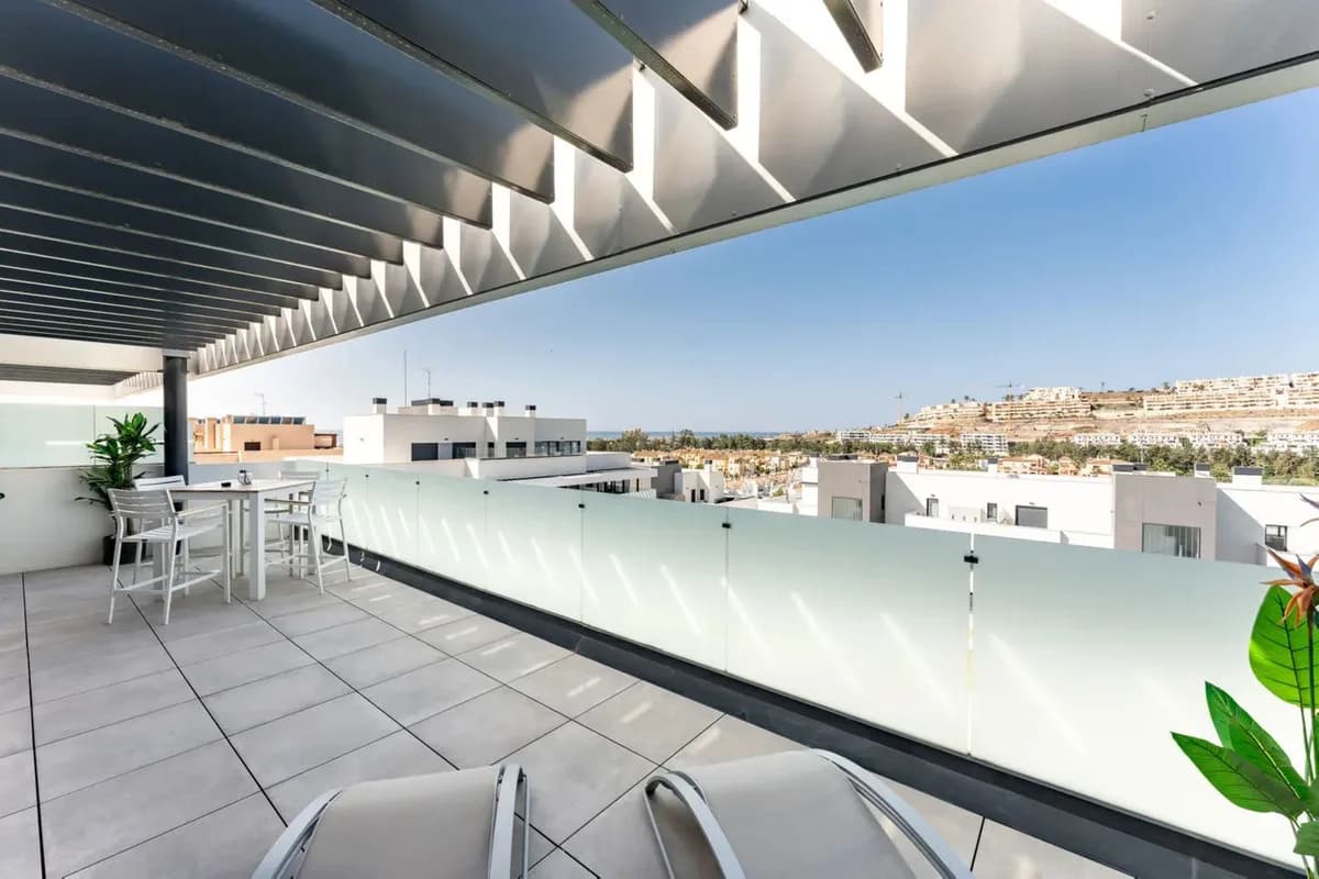 2 Bedroom Middle Floor Apartment for Sale in La Cala de Mijas, Málaga