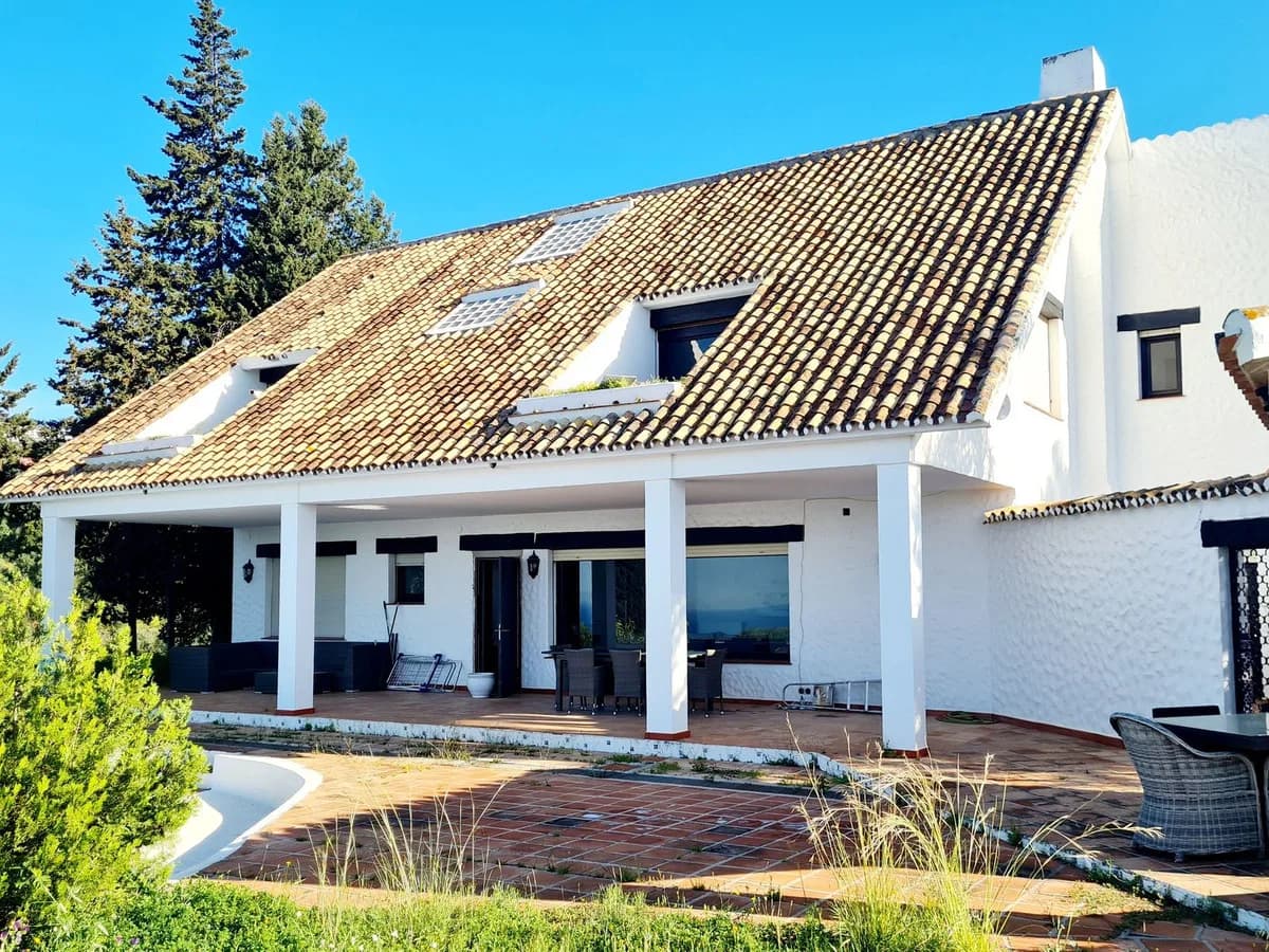 5 Bedroom Finca - Cortijo for Sale in Las Chapas, Málaga - Image 2