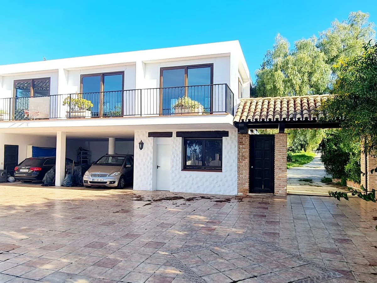5 Bedroom Finca - Cortijo for Sale in Las Chapas, Málaga - Image 3