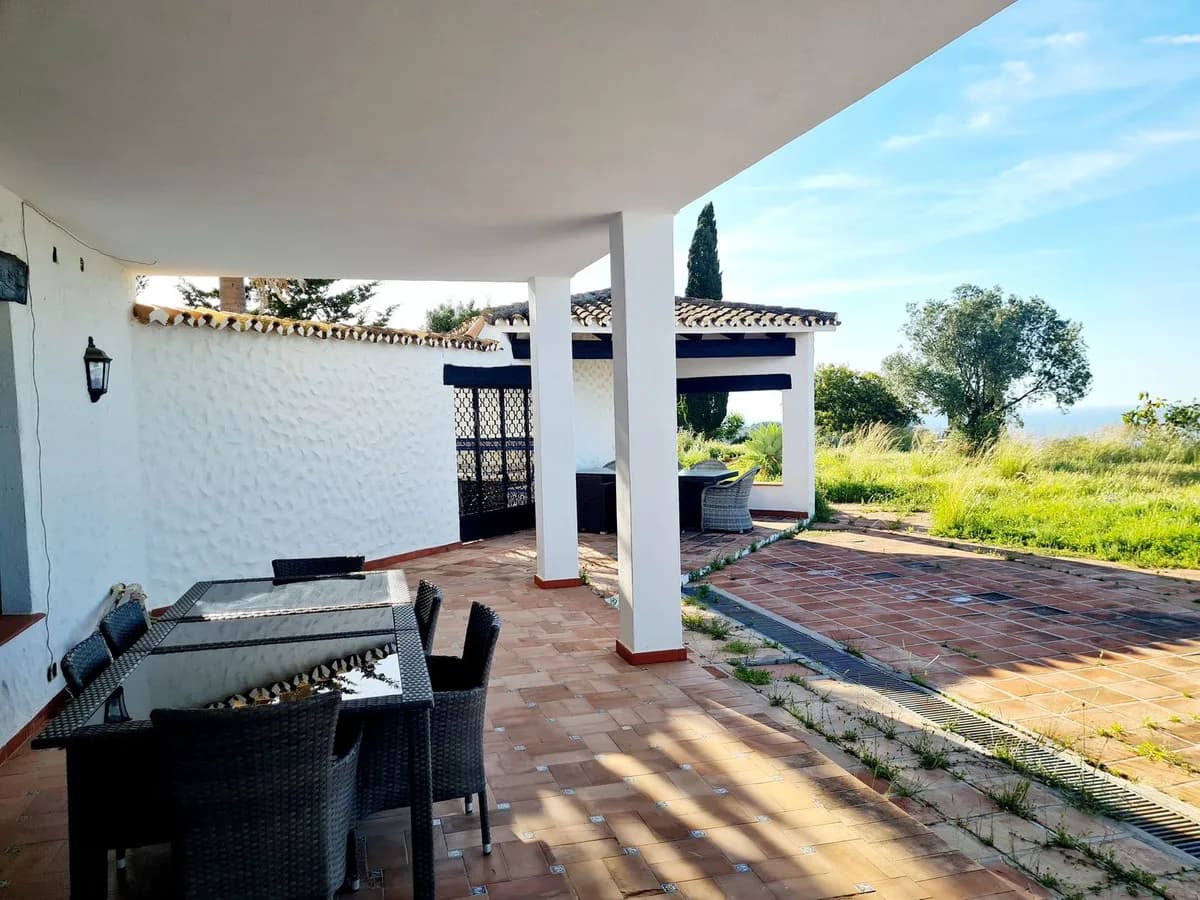 5 Bedroom Finca - Cortijo for Sale in Las Chapas, Málaga - Image 4