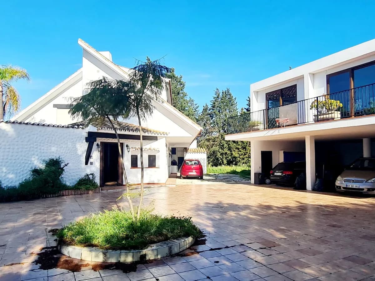 5 Bedroom Finca - Cortijo for Sale in Las Chapas, Málaga - Image 6