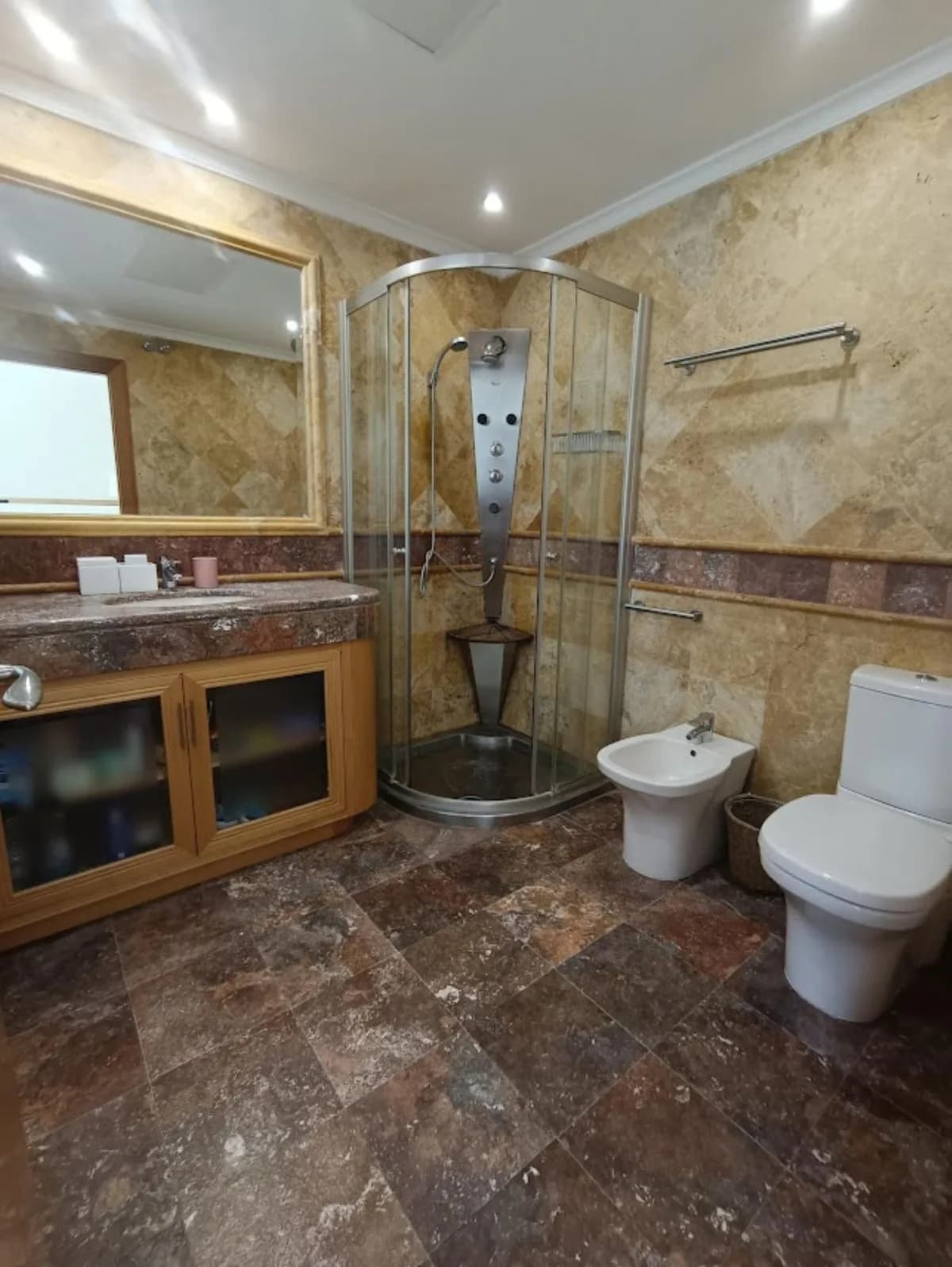 2 Bedroom Ground Floor Apartment for Sale in Puerto Banús, Málaga - Image 7