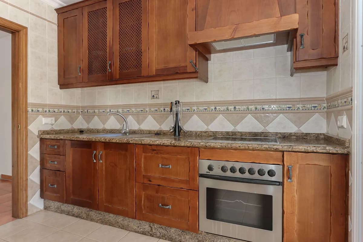 3 Bedroom Detached Villa for Sale in Guaro, Málaga - Image 4