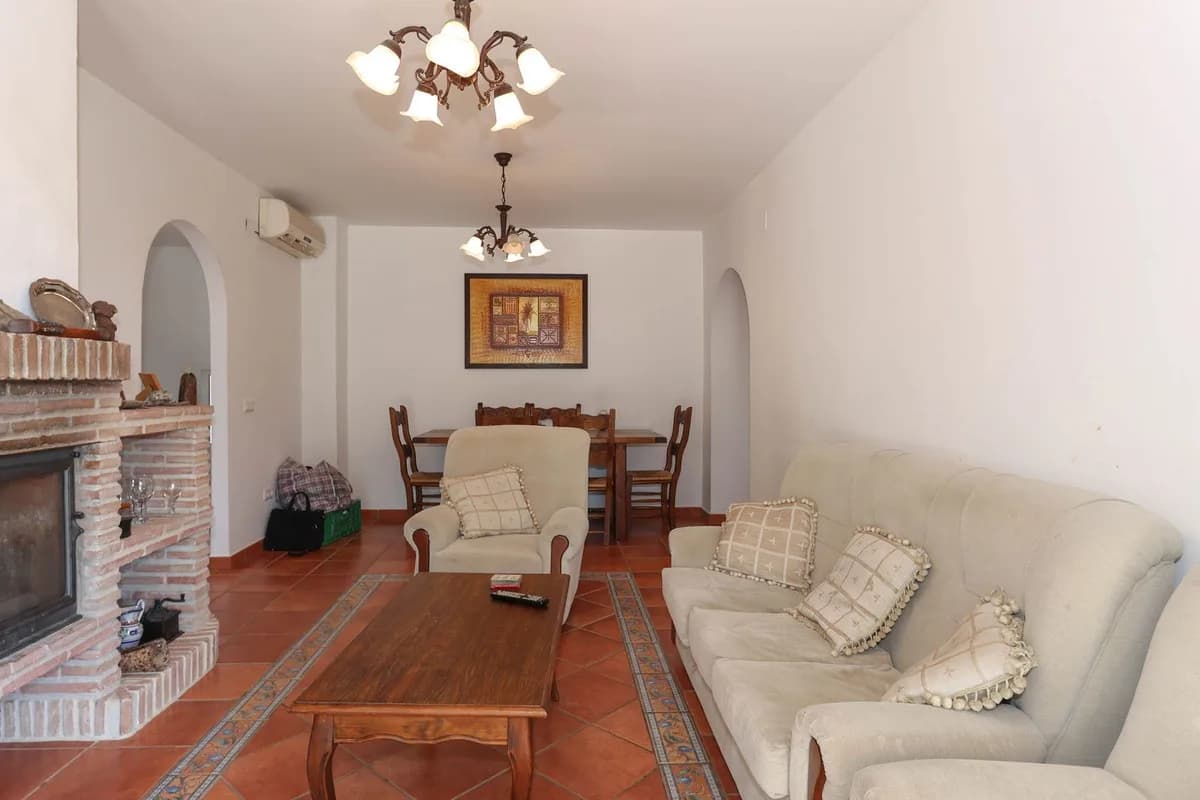 3 Bedroom Detached Villa for Sale in Guaro, Málaga - Image 9