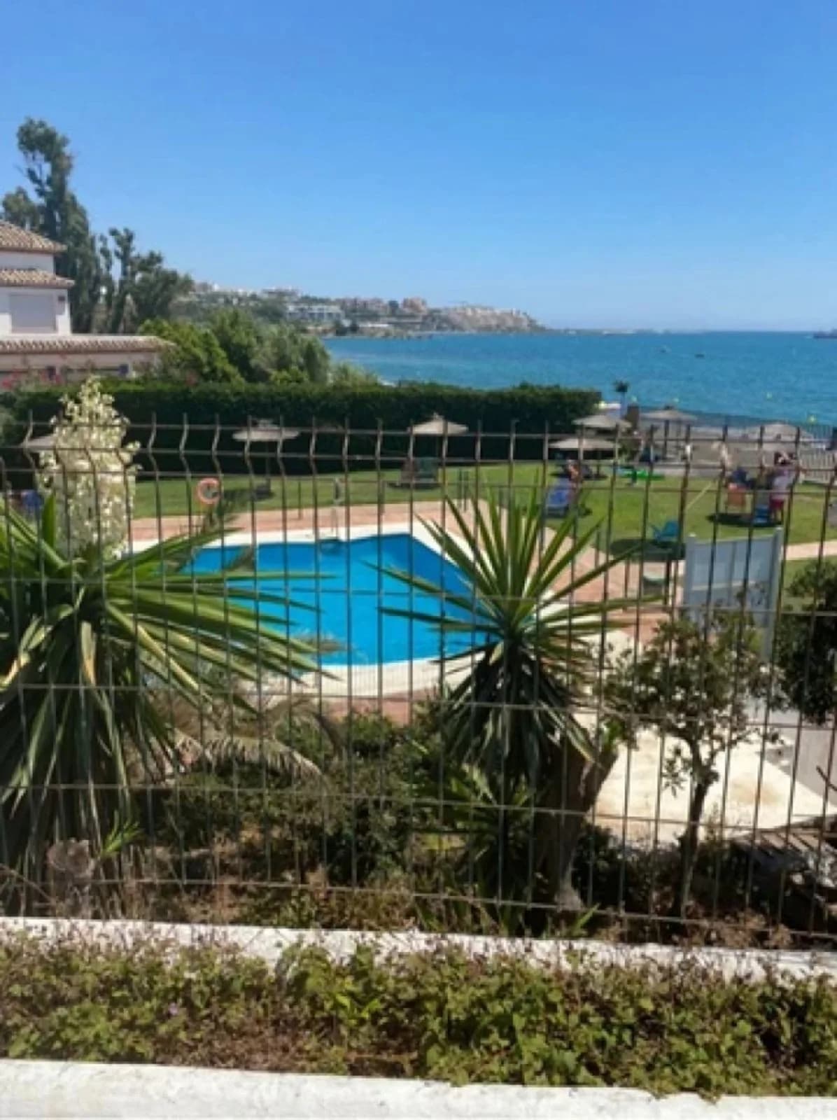 2 Bedroom Middle Floor Apartment for Sale in Estepona, Málaga