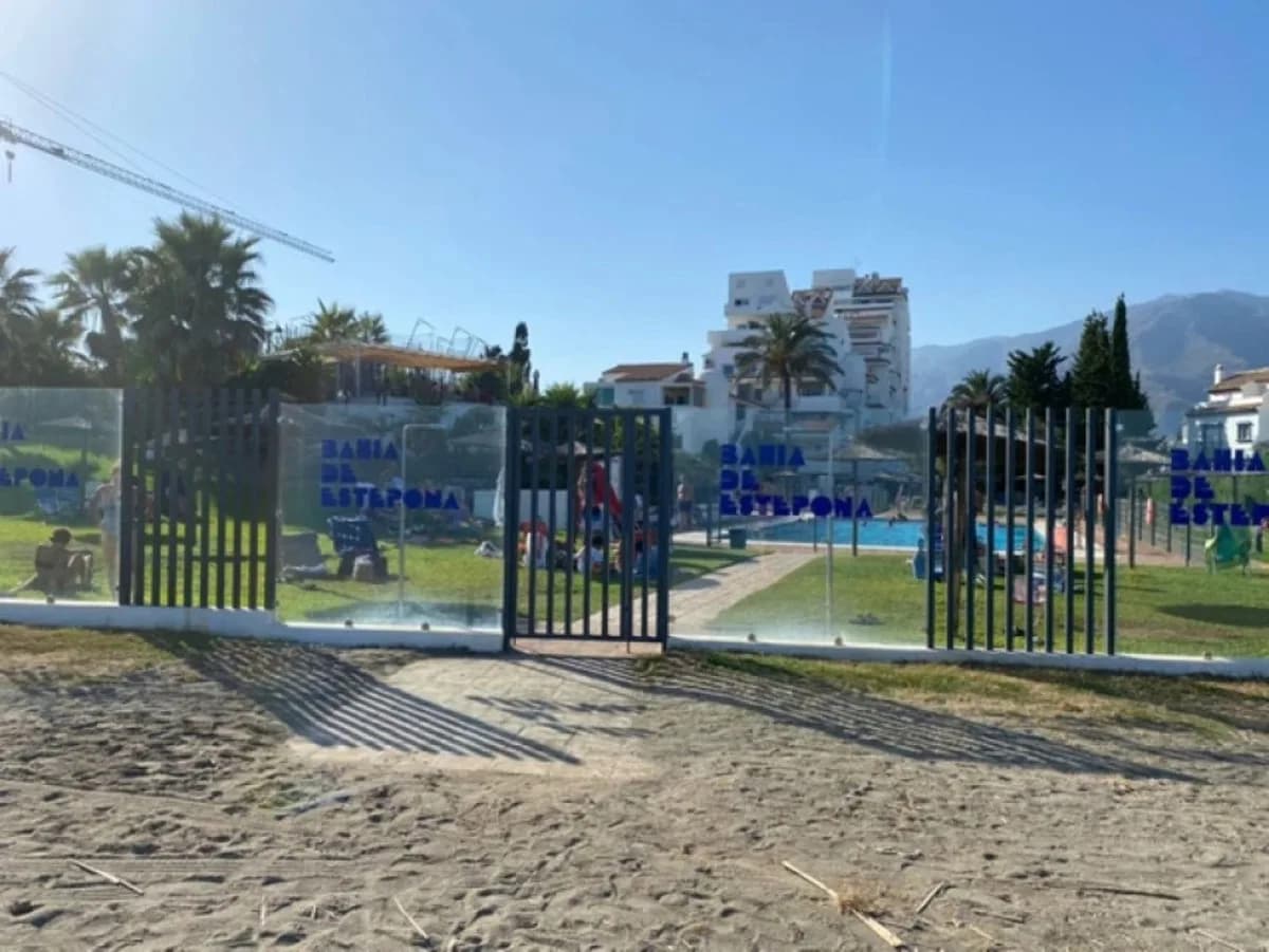 2 Bedroom Middle Floor Apartment for Sale in Estepona, Málaga - Image 5