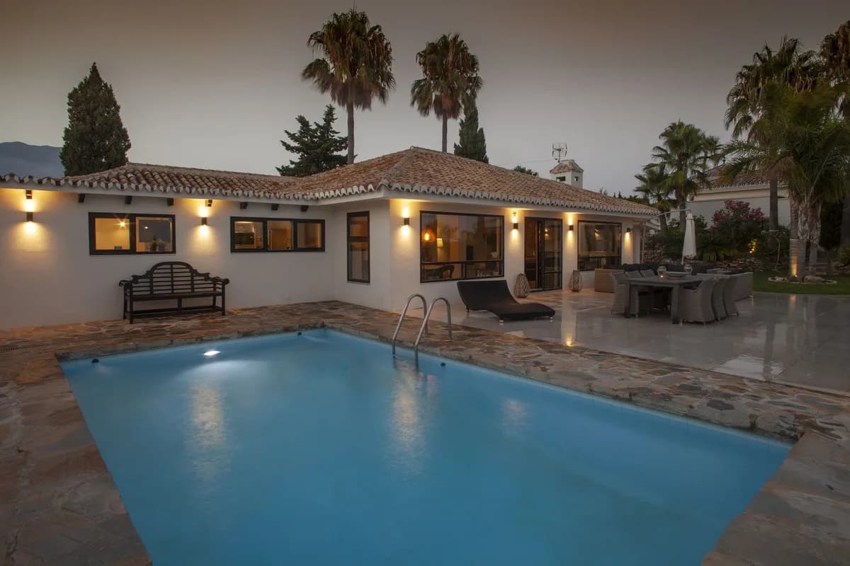 4 Bedroom Detached Villa for Sale in Sierrezuela, Málaga - Image 2