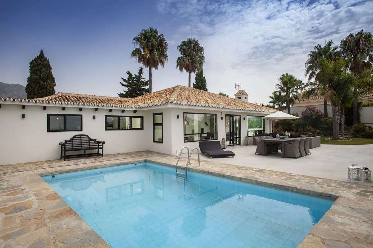 4 Bedroom Detached Villa for Sale in Sierrezuela, Málaga - Image 3
