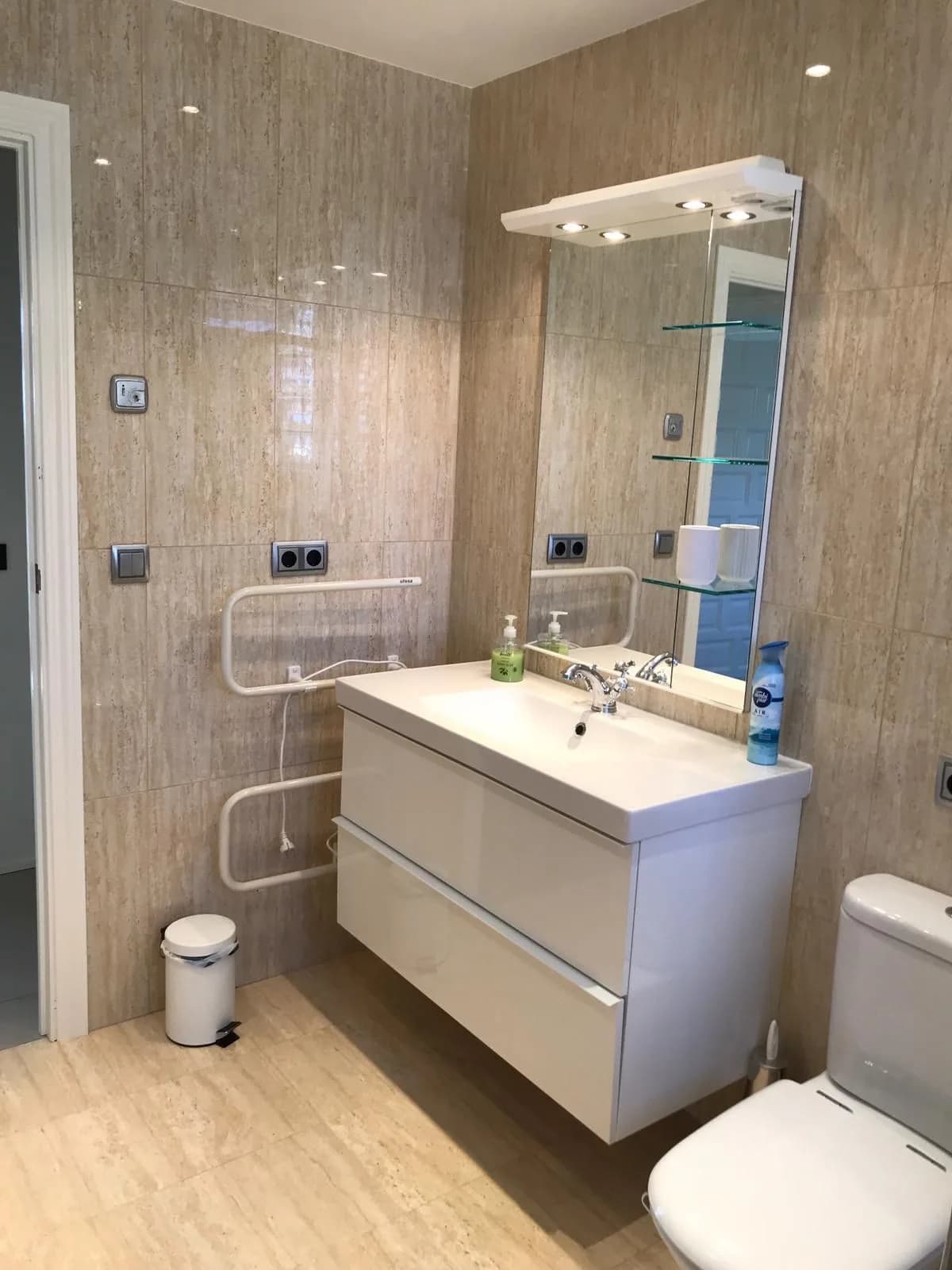 4 Bedroom Detached Villa for Sale in Sierrezuela, Málaga - Image 5