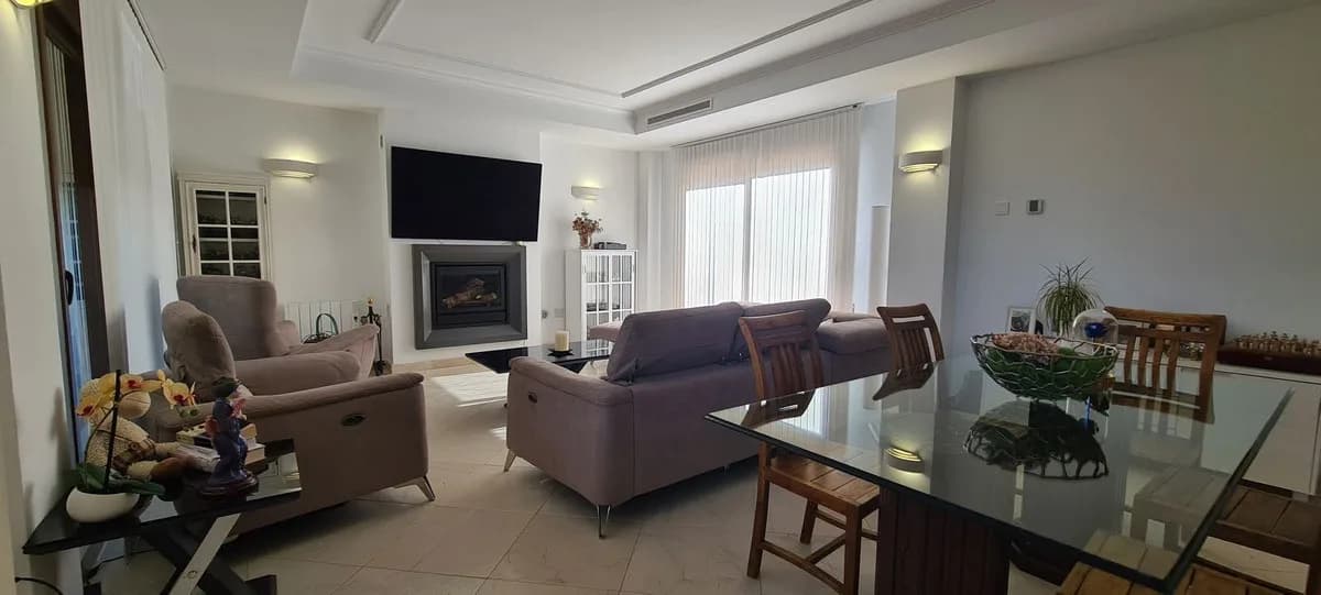3 Bedroom Detached Villa for Sale in Cerros del Aguila, Málaga - Image 8