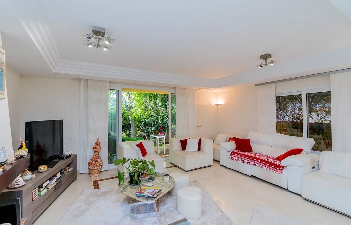 3 Bedroom Semi-Detached House for Sale in Riviera del Sol, Málaga - Image 3